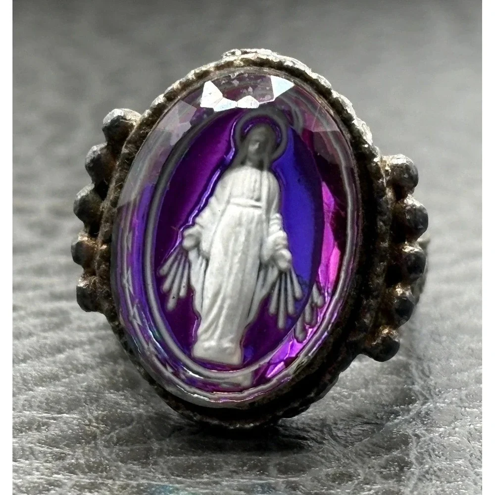 Vintage Virgin Mary Miraculous Medal Glass Cameo Iridescent Ring Silver Tone